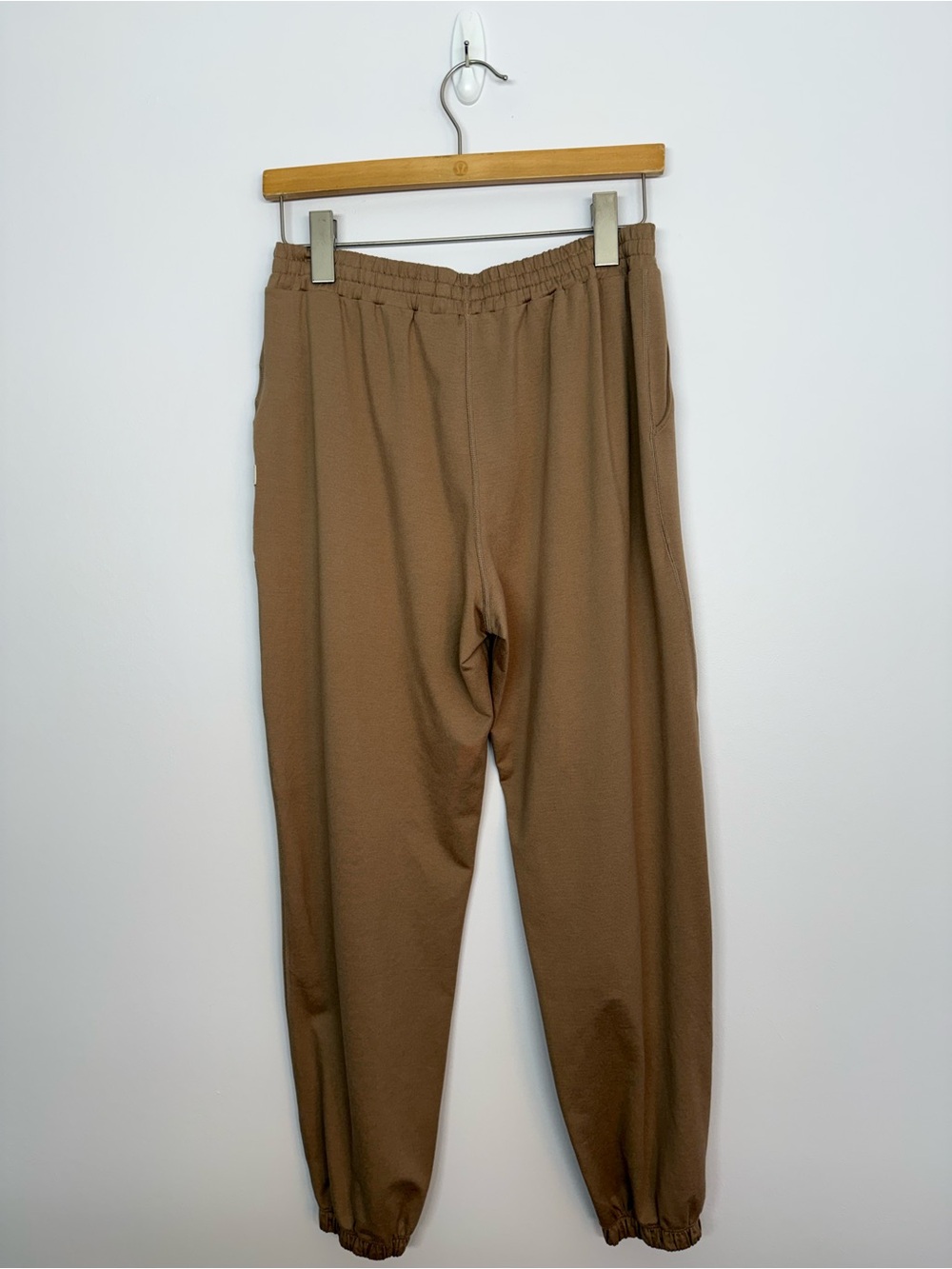 34: Vuori Boyfriend Sweatpants Tan Size Small 26.5” Inseam - Picture 4 of 5